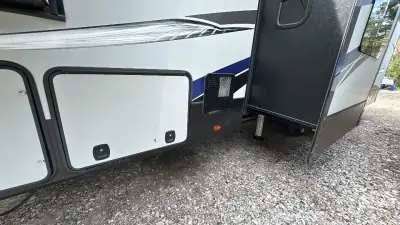 2018 Keystone Avalanche Fifth Wheel 365MB photo 57