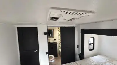 2018 Keystone Avalanche Fifth Wheel 365MB photo 36