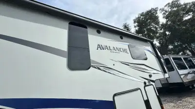2018 Keystone Avalanche Fifth Wheel 365MB photo 51