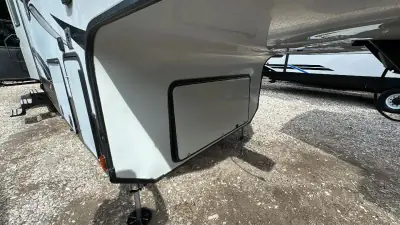 2018 Keystone Avalanche Fifth Wheel 365MB photo 53