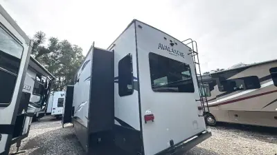 2018 Keystone Avalanche Fifth Wheel 365MB photo 62