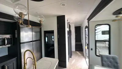 2018 Keystone Avalanche Fifth Wheel 365MB photo 15