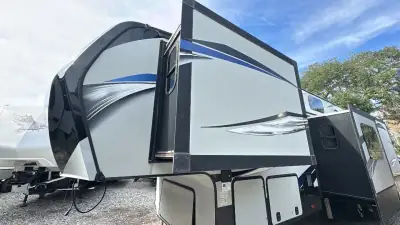 2018 Keystone Avalanche Fifth Wheel 365MB photo 55