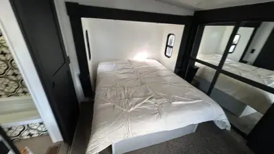 2018 Keystone Avalanche Fifth Wheel 365MB photo 30