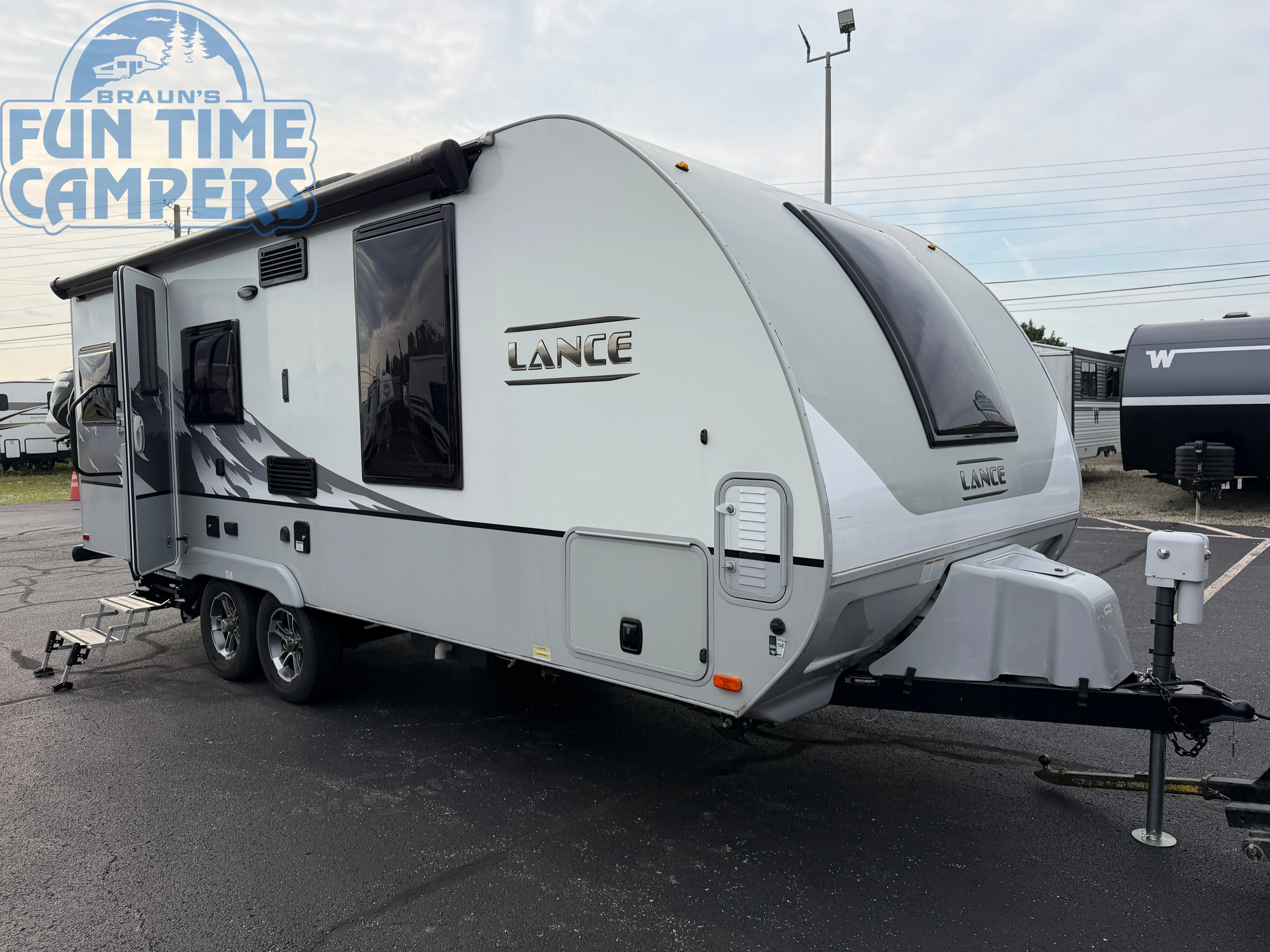 2021 Lance TRAVEL TRAILER 2075 exterior