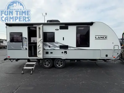 2021 Lance TRAVEL TRAILER 2075 photo 15