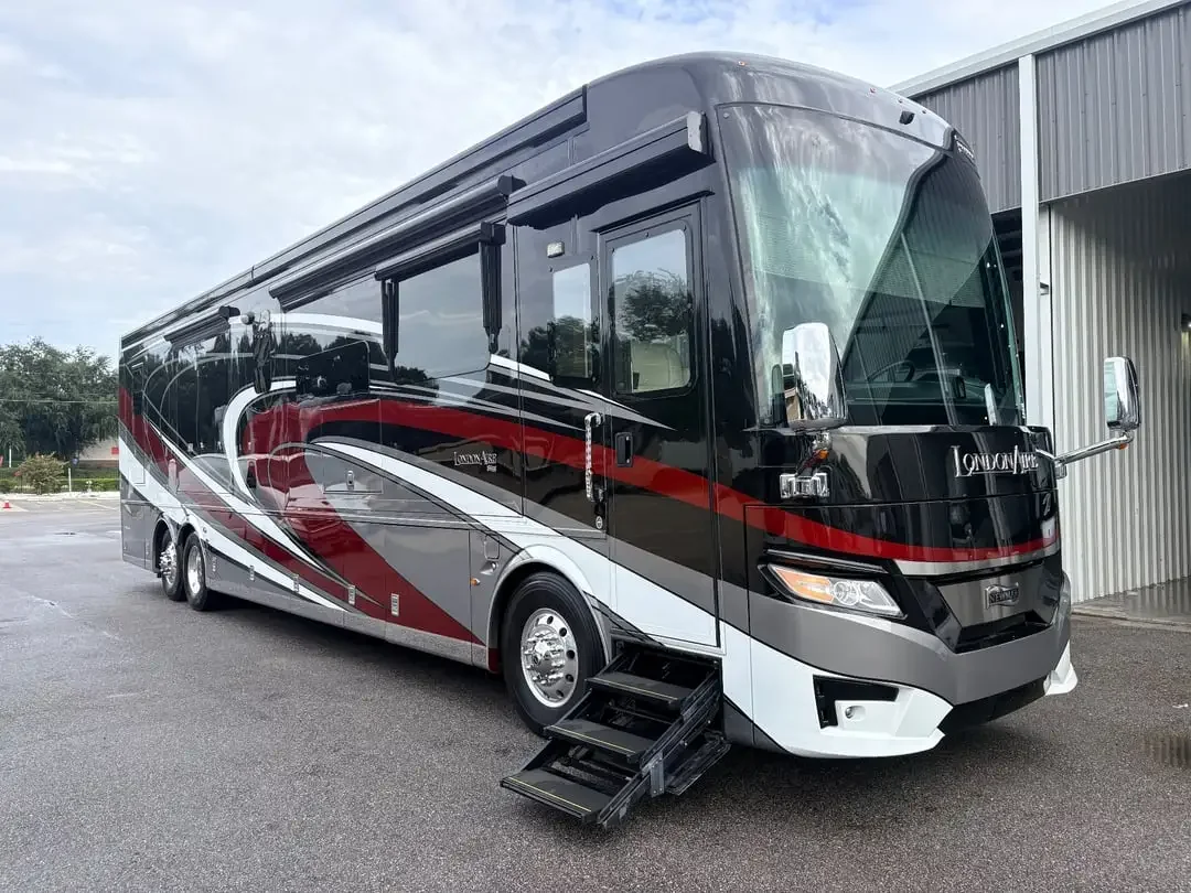 2022 Newmar London Aire 4551 exterior