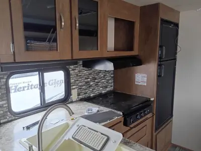 2018 Forest River Wildwood X-Lite 273QBXL photo 5