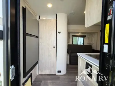 2026 Gulf Stream Vista Cruiser 19CSK photo 3