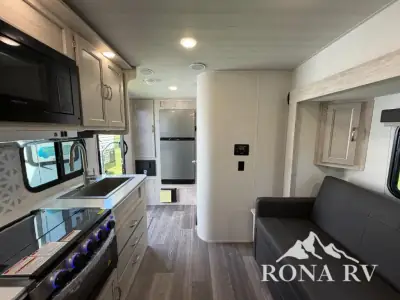 2026 Gulf Stream Vista Cruiser 19CSK photo 17