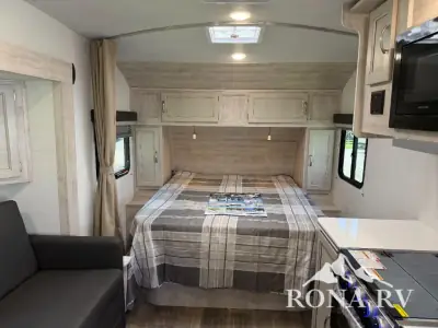 2026 Gulf Stream Vista Cruiser 19CSK photo 6