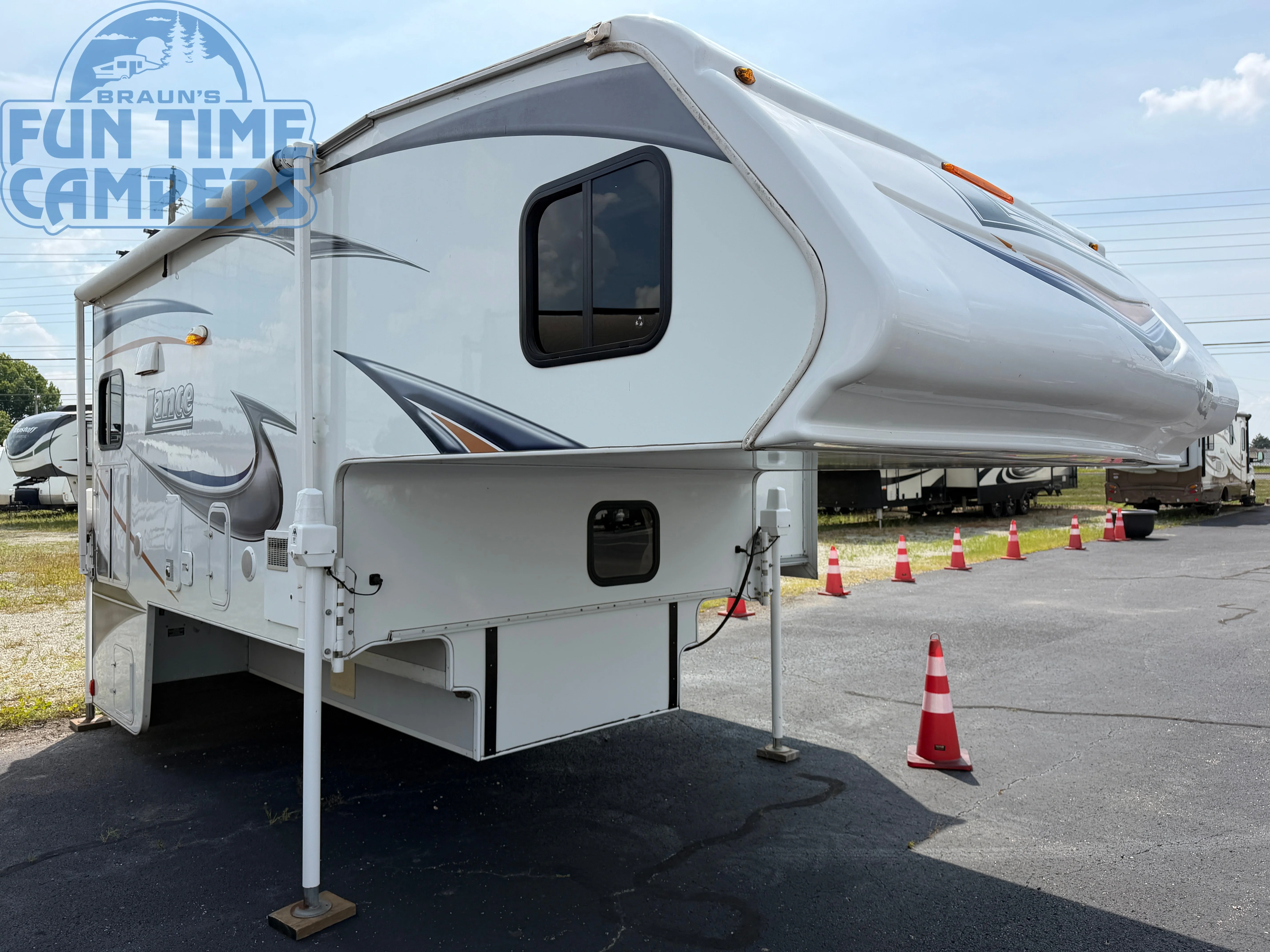 2013 Lance 1181 exterior