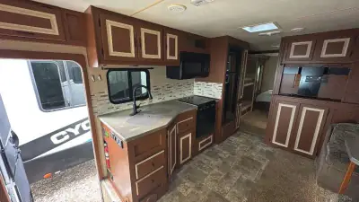 2011 Georgetown By Forest River Georgetown 350TS photo 17