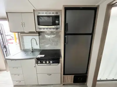 2022 Winnebago MICRO MINNIE 2108DS photo 16