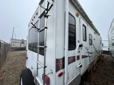 2008 Keystone MONTANA MOUNTAINEER 31RLD photo 4