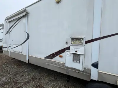 2008 Keystone MONTANA MOUNTAINEER 31RLD photo 7