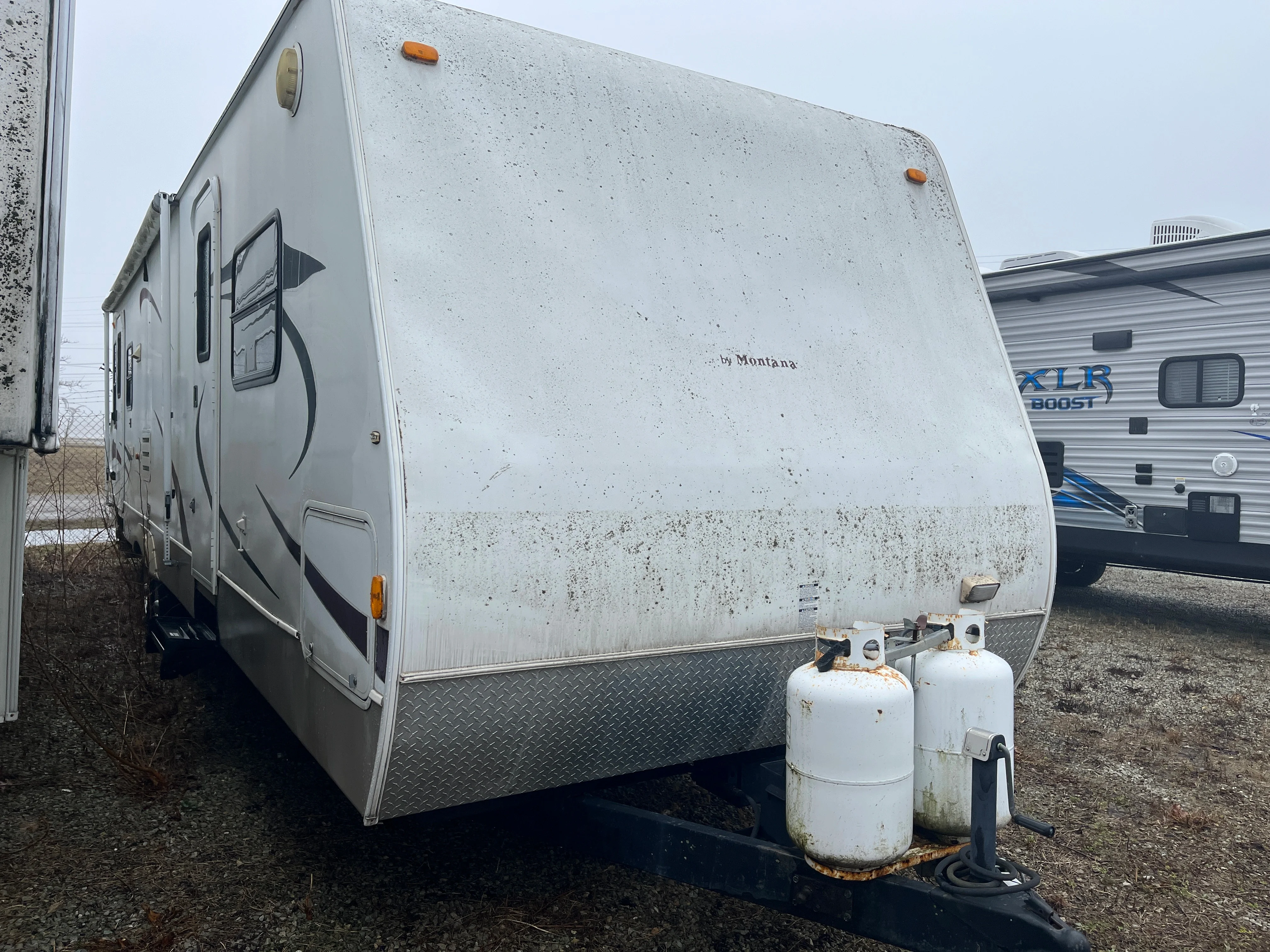 2008 Keystone MONTANA MOUNTAINEER 31RLD exterior