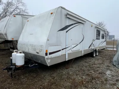 2008 Keystone MONTANA MOUNTAINEER 31RLD photo 2