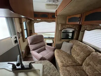 2008 Keystone MONTANA MOUNTAINEER 31RLD photo 16
