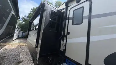 2019 Keystone Cougar Fifth Wheel 361RLW photo 41
