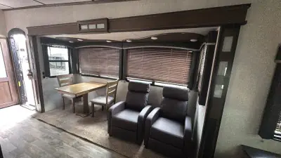 2019 Keystone Cougar Fifth Wheel 361RLW photo 11