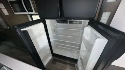 2019 Keystone Cougar Fifth Wheel 361RLW photo 31