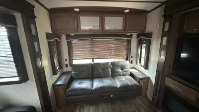 2019 Keystone Cougar Fifth Wheel 361RLW photo 12