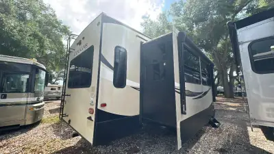 2019 Keystone Cougar Fifth Wheel 361RLW photo 8