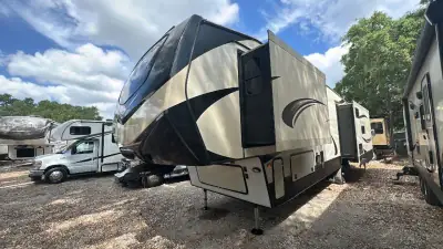 2019 Keystone Cougar Fifth Wheel 361RLW photo 3