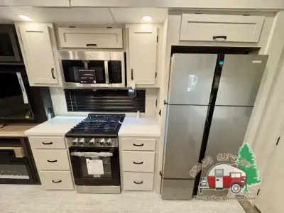 2026 Coachmen Brookstone 290RL photo 18