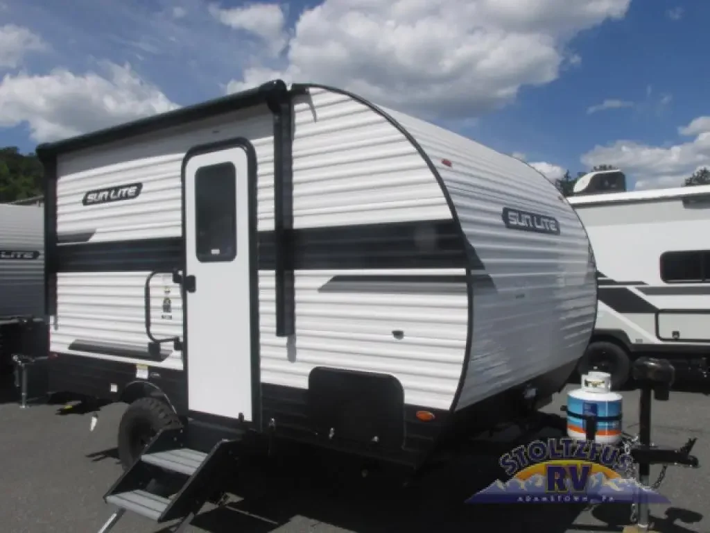 2027 Sunset Park Sun Lite 13MJ exterior