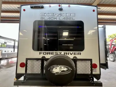 2025 Forest River CHEROKEE WOLF DEN BLACK LABEL 273XLKBL photo 13