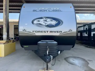 2025 Forest River CHEROKEE WOLF DEN BLACK LABEL 273XLKBL photo 6