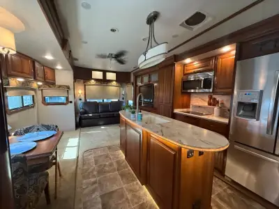 2016 Redwood Redwood 36FB photo 9