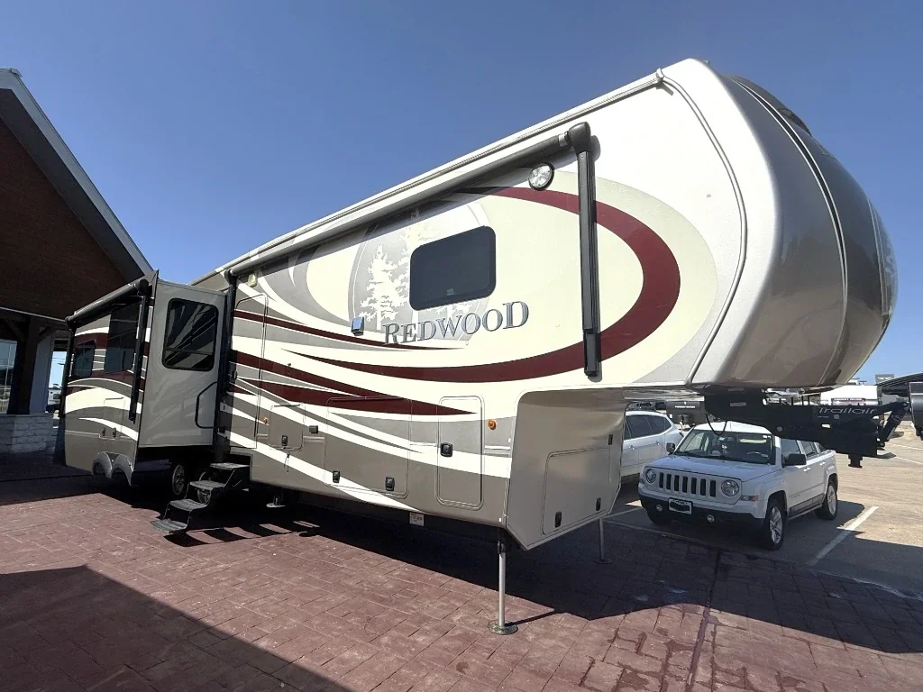 2016 Redwood Redwood 36FB exterior