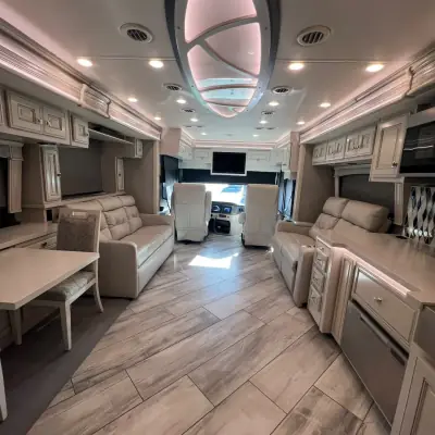 2022 Fleetwood Discovery LXE 40M photo 19