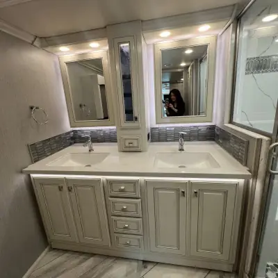 2022 Fleetwood Discovery LXE 40M photo 15