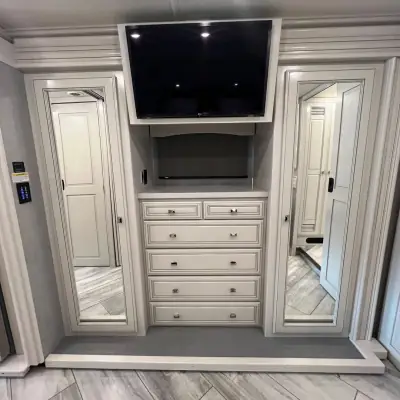 2022 Fleetwood Discovery LXE 40M photo 14