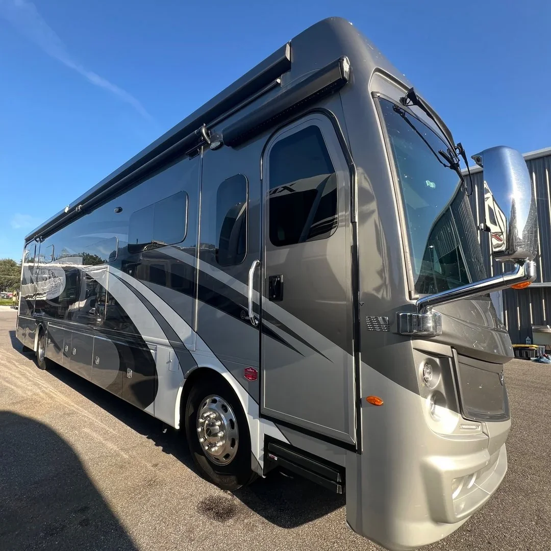 2022 Fleetwood Discovery LXE 40M exterior