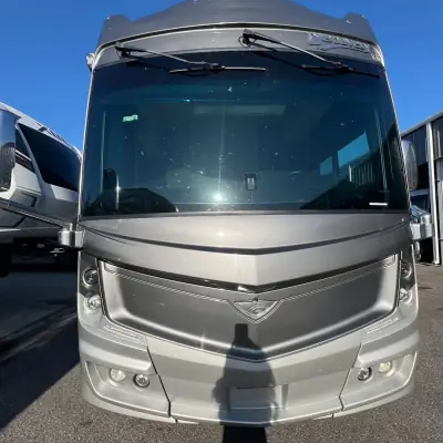 2022 Fleetwood Discovery LXE 40M photo 2
