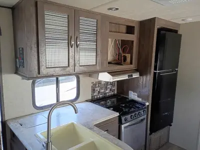 2019 Forest River Vibe West Coast 308BHS photo 8
