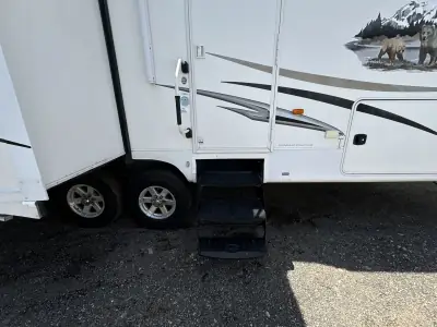 2012 Forest River Cedar Creek SILVERBACK 29RL photo 10