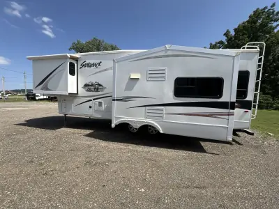 2012 Forest River Cedar Creek SILVERBACK 29RL photo 3