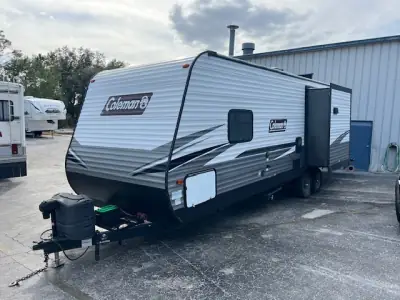 2021 Dutchmen Coleman Lantern 270TQ photo 3