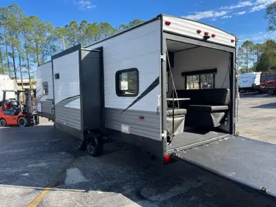 2021 Dutchmen Coleman Lantern 270TQ photo 9