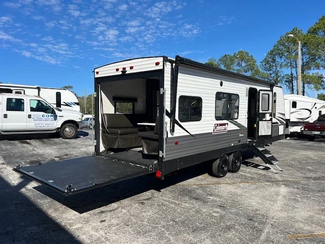 2021 Dutchmen Coleman Lantern 270TQ exterior