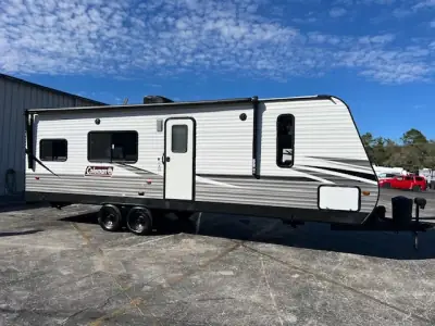 2021 Dutchmen Coleman Lantern 270TQ photo 2
