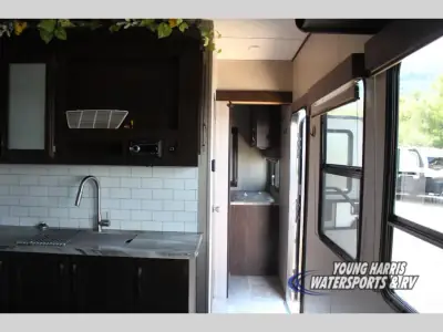 2019 Grand Design Momentum 25G photo 7