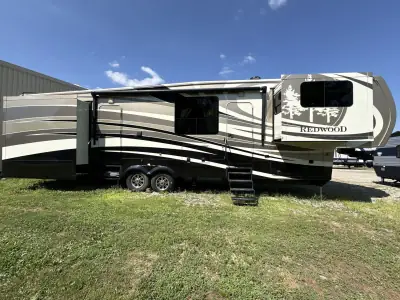 2015 Thor REDWOOD 38FL photo 3