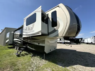 2015 Thor REDWOOD 38FL photo 4